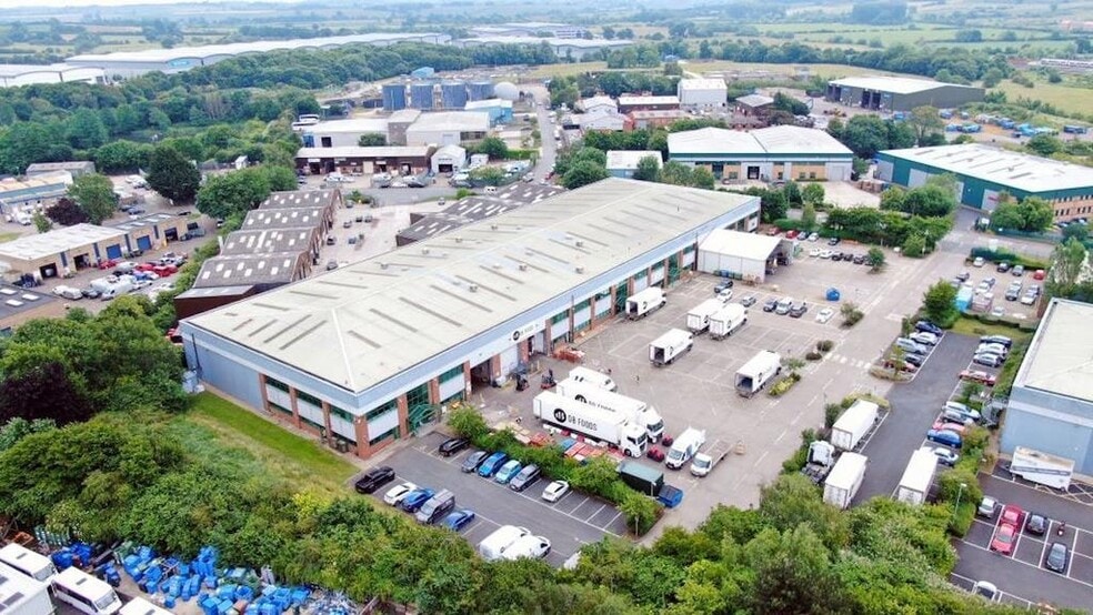 Thorpe Way, Banbury to rent - Building Photo - Image 2 of 29