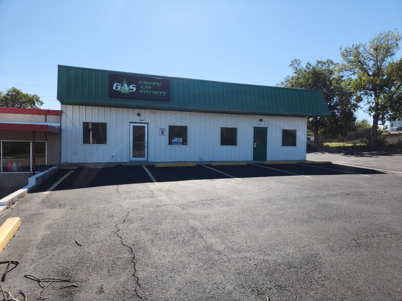 304 SW Lee Blvd, Lawton, OK for rent - Building Photo - Image 2 of 24