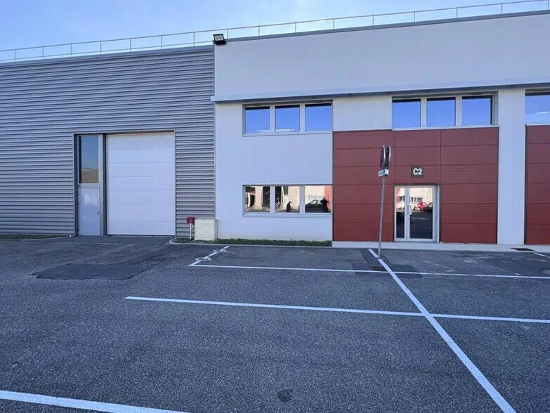 Light Industrial in Saint-Priest to rent - Building Photo - Image 2 of 5