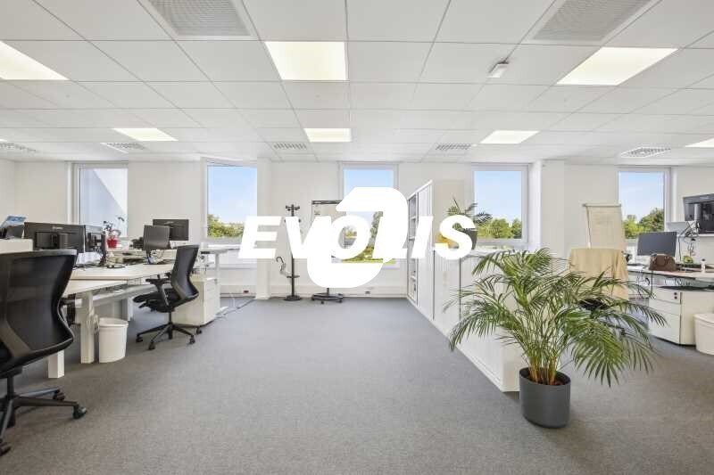 Office in Tremblay-en-France to rent Building Photo- Image 1 of 15