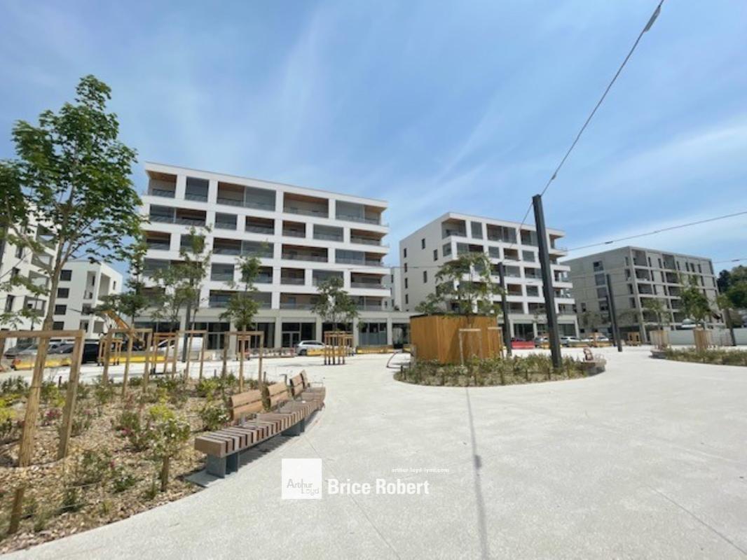 Place Jean Raby, Bron to rent Building Photo- Image 1 of 6