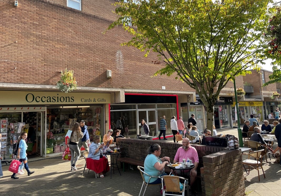 Somerset Sq, Nailsea to rent Building Photo- Image 1 of 1