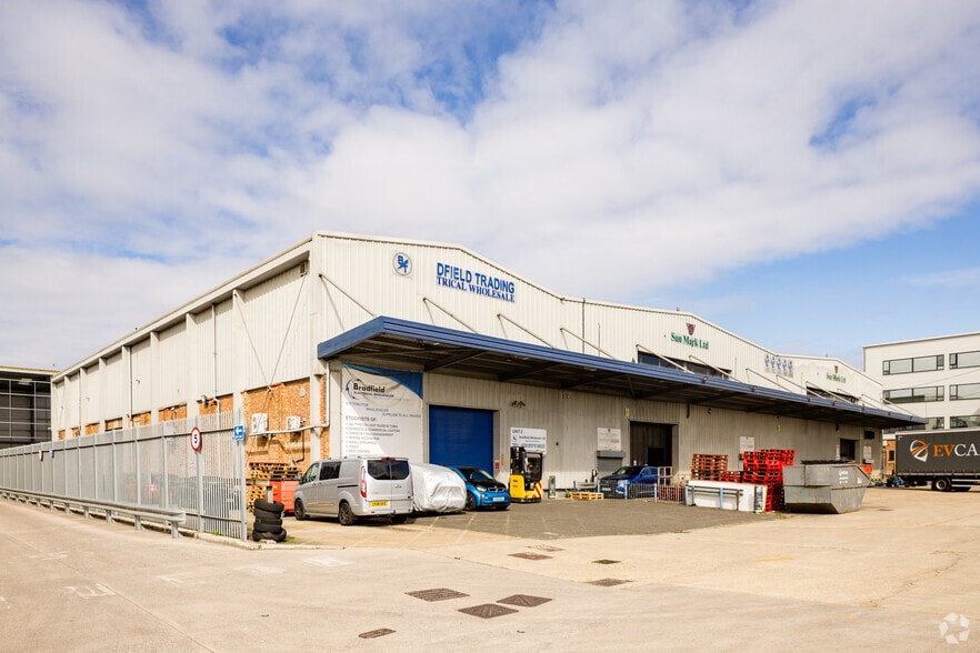 427 Long Dr, Greenford for sale - Building Photo - Image 1 of 1