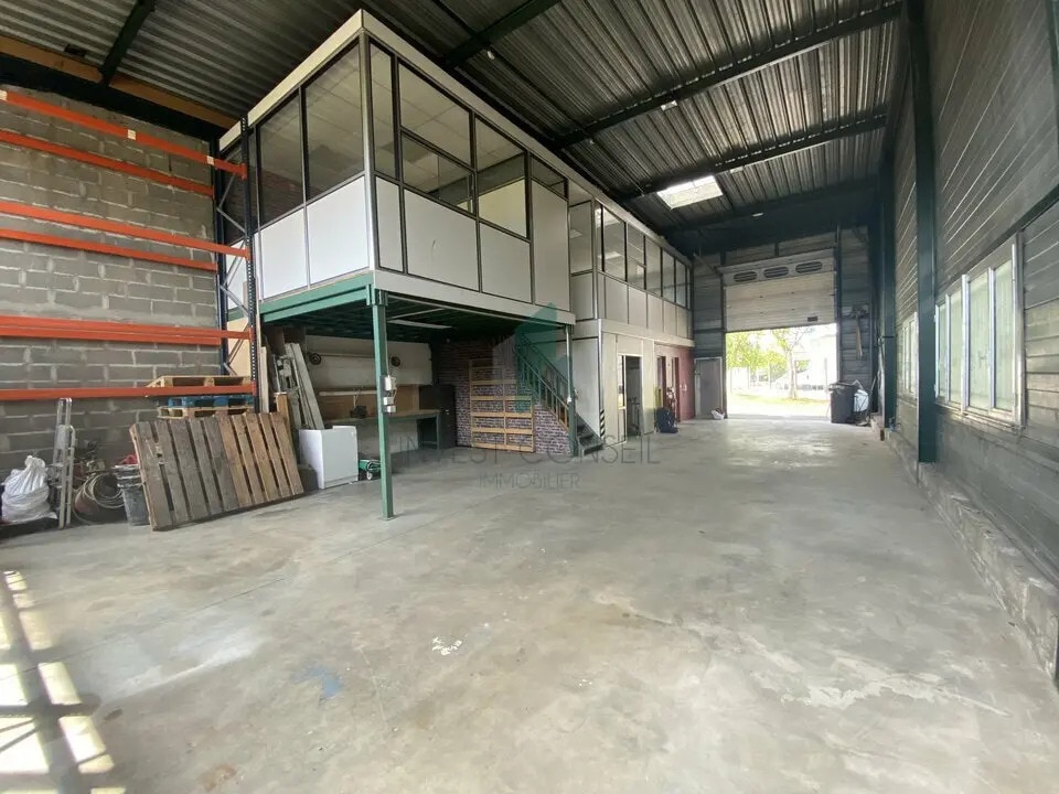 Office in Le Plessis-Bouchard to rent Building Photo- Image 1 of 3