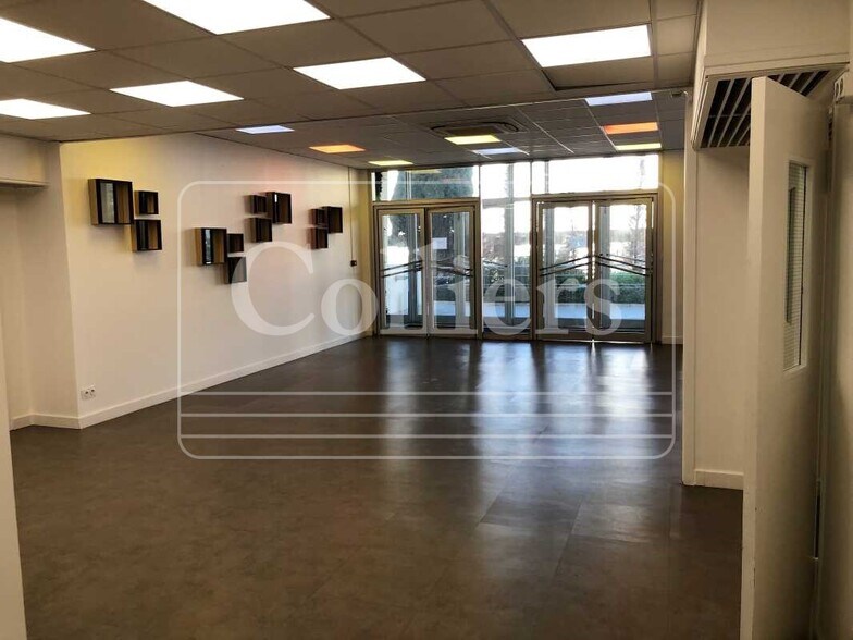 Office in Marseille to rent - Interior Photo - Image 1 of 5