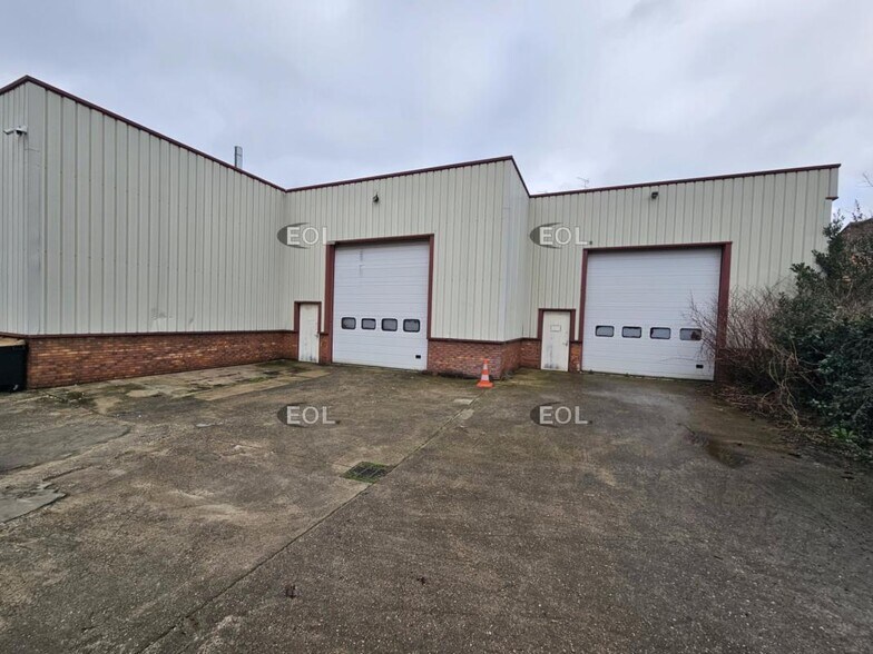 Industrial in Ivry-sur-Seine to rent - Building Photo - Image 1 of 8