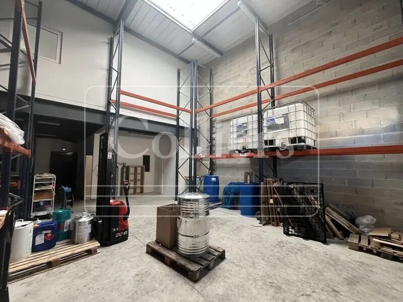 Light Industrial in Aubagne to rent Interior Photo- Image 1 of 5