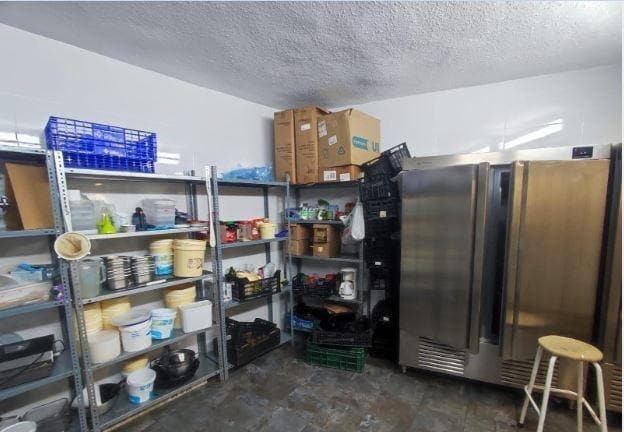 Retail in Cáceres, Cáceres to rent - Interior Photo - Image 2 of 9