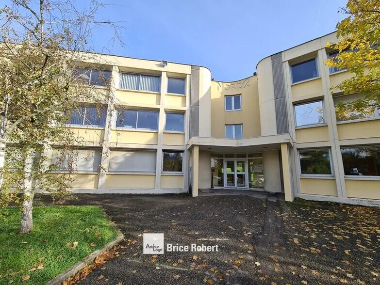 39 Chemin Des Peupliers, Dardilly to rent - Building Photo - Image 1 of 7
