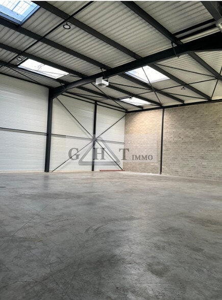 Industrial in Gennevilliers to rent - Building Photo - Image 3 of 7