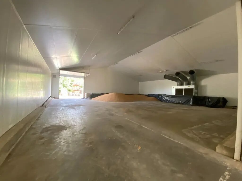 Location Local d'activités 400 m² - Photo 1
