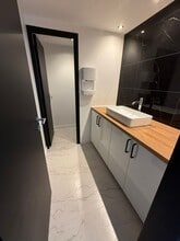 6-8 Rue Eugène Et Armand Peugeot, Rueil-Malmaison for sale Interior Photo- Image 2 of 5