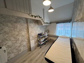 6 High St, Kings Langley to rent Interior Photo- Image 2 of 3