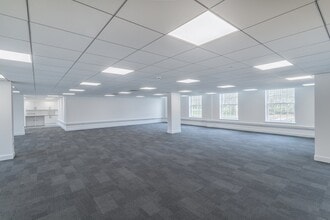 Parkway, Welwyn Garden City to rent Interior Photo- Image 1 of 6