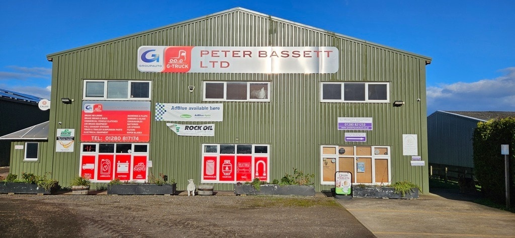 Bufflers Holt, Buckingham to rent Building Photo- Image 1 of 2