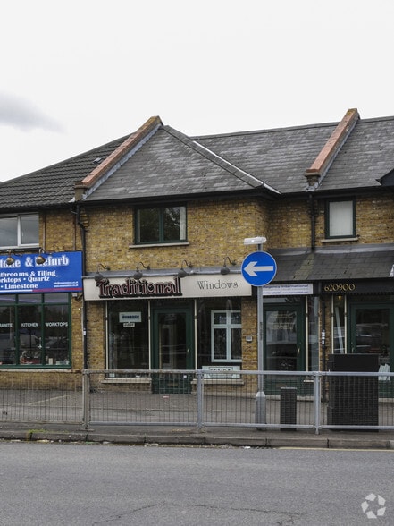 321 Hornchurch Rd, Hornchurch to rent - Building Photo - Image 2 of 11