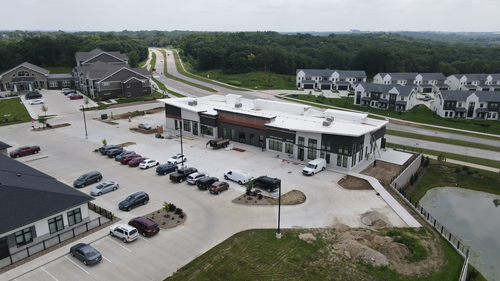 14111 Douglas Pkwy, Urbandale, IA for rent Building Photo- Image 1 of 13