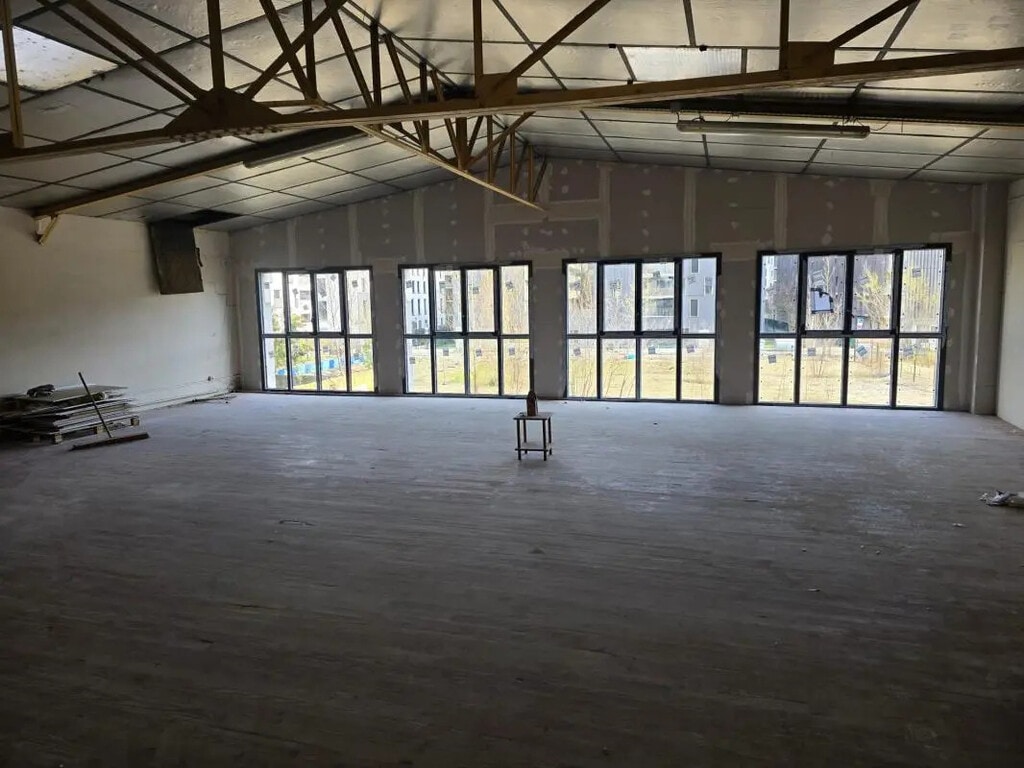 Location Local d'activités 140 m² - Photo 1