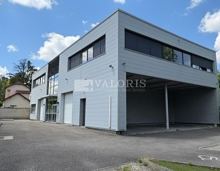 Light Industrial in Champagne-au-Mont-d'Or for sale - Building Photo - Image 1 of 11