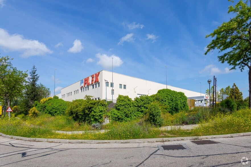 Calle del Río Almanzora, 2, Getafe, Madrid to rent - Building Photo - Image 3 of 7