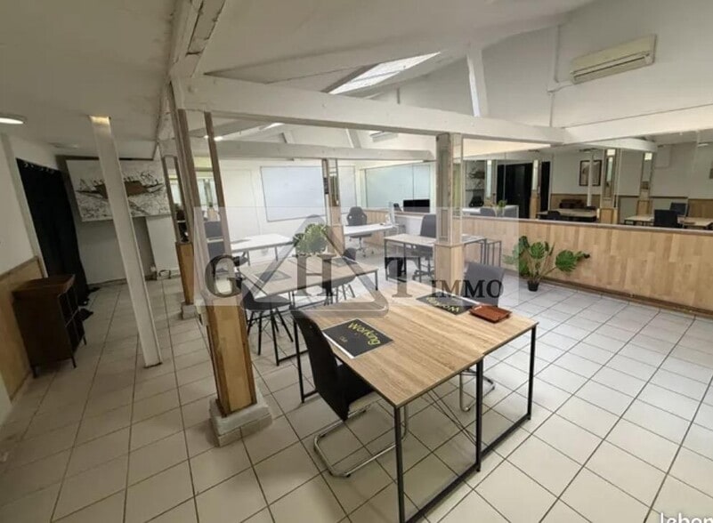 Office in Montreuil for sale - Interior Photo - Image 2 of 4