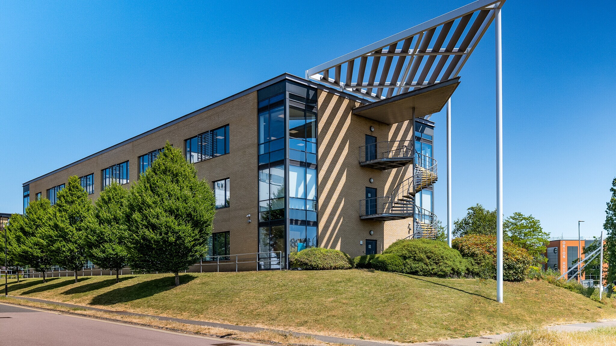 Bessemer Rd, Welwyn Garden City to rent Building Photo- Image 1 of 14