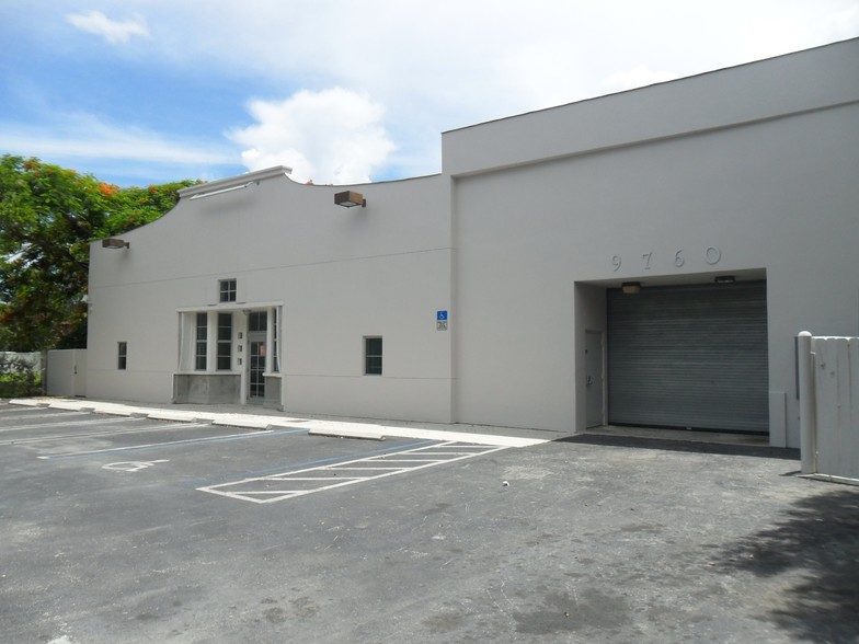 9760 E Indigo St, Miami, FL for rent - Building Photo - Image 1 of 12