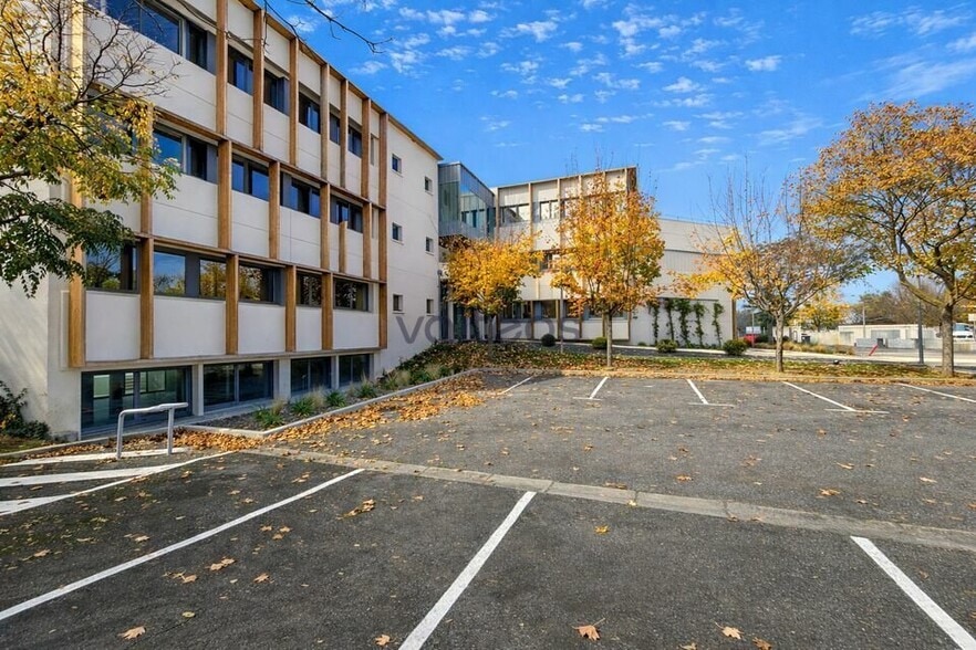 35 Avenue De L'Escadrille Normandie-Niemen, Blagnac to rent - Building Photo - Image 1 of 8