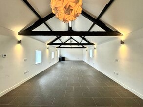 The Cl, Newport Pagnell to rent Interior Photo- Image 1 of 4