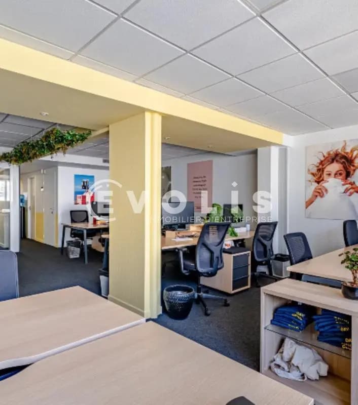 Location Bureaux 62 m² - Photo 1