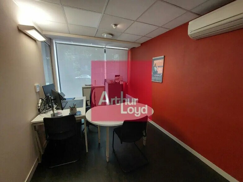 Retail in Clermont-Ferrand for sale - Interior Photo - Image 3 of 4