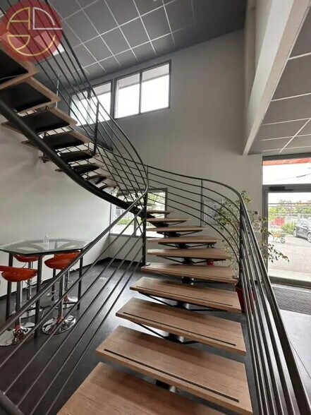 Industrial in Colomiers to rent - Interior Photo - Image 2 of 13