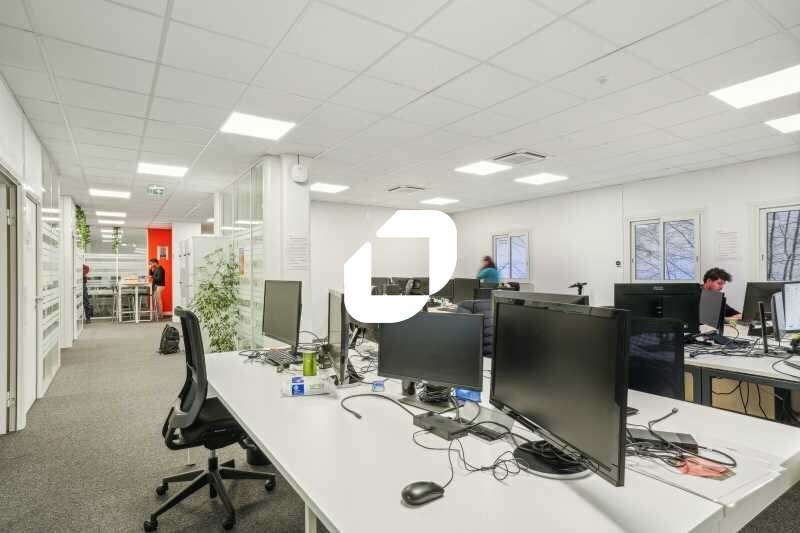 Office in Levallois-Perret to rent - Interior Photo - Image 1 of 9