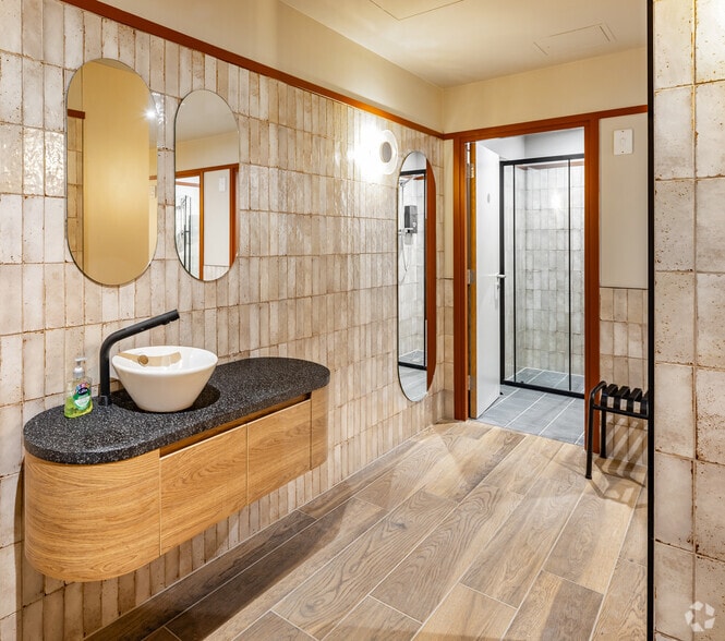 43-59 Princes St, Stockport to rent - Interior Photo - Image 3 of 28