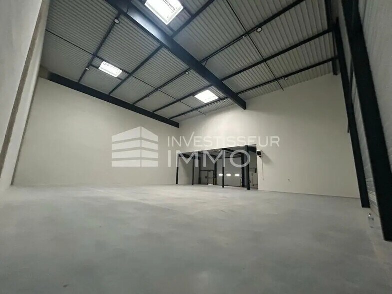 Office in Osny to rent - Building Photo - Image 3 of 8