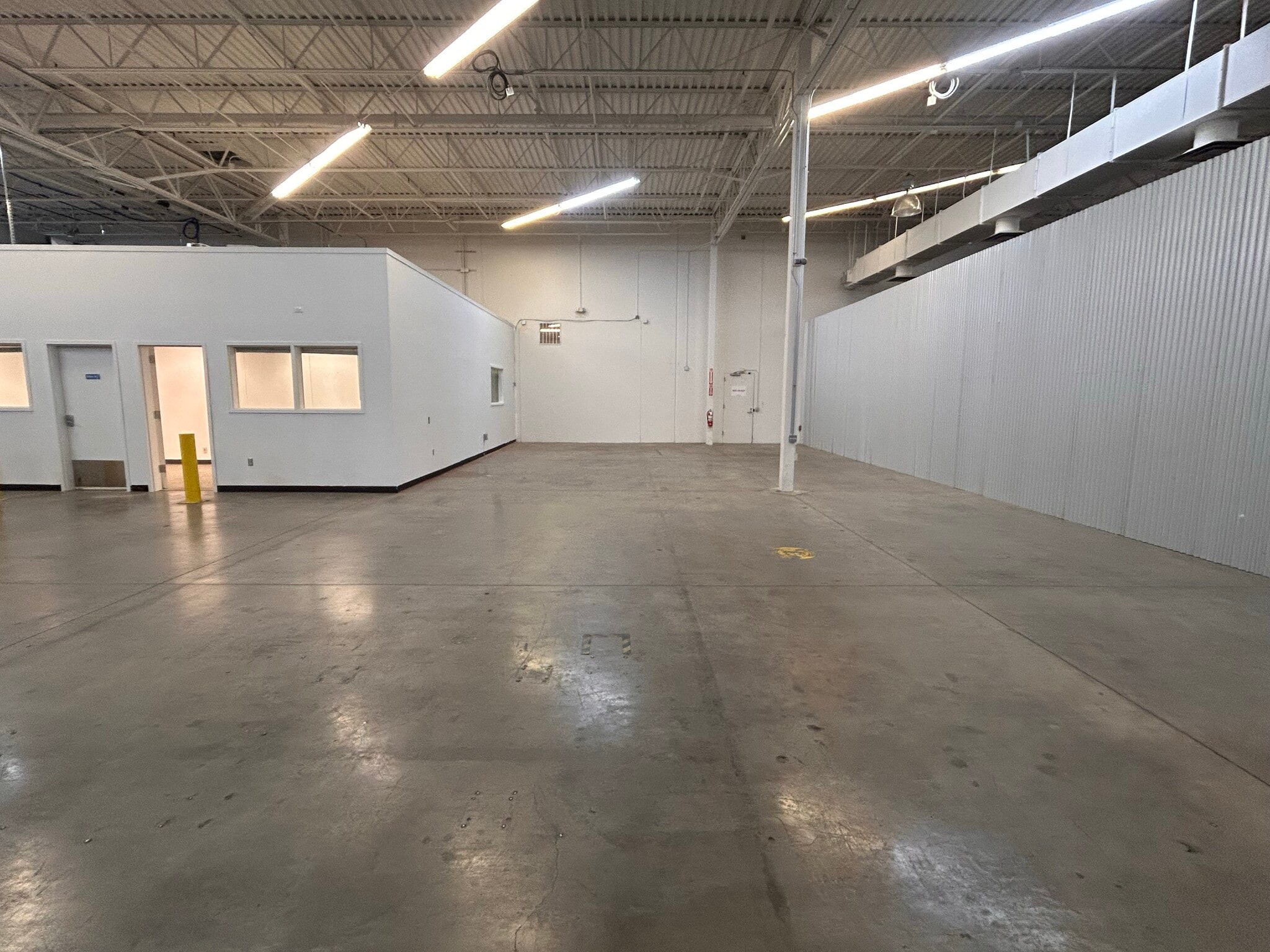 10949 E Peakview Ave, Englewood, CO to rent Interior Photo- Image 1 of 3