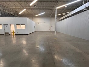 10949 E Peakview Ave, Englewood, CO to rent Interior Photo- Image 1 of 3