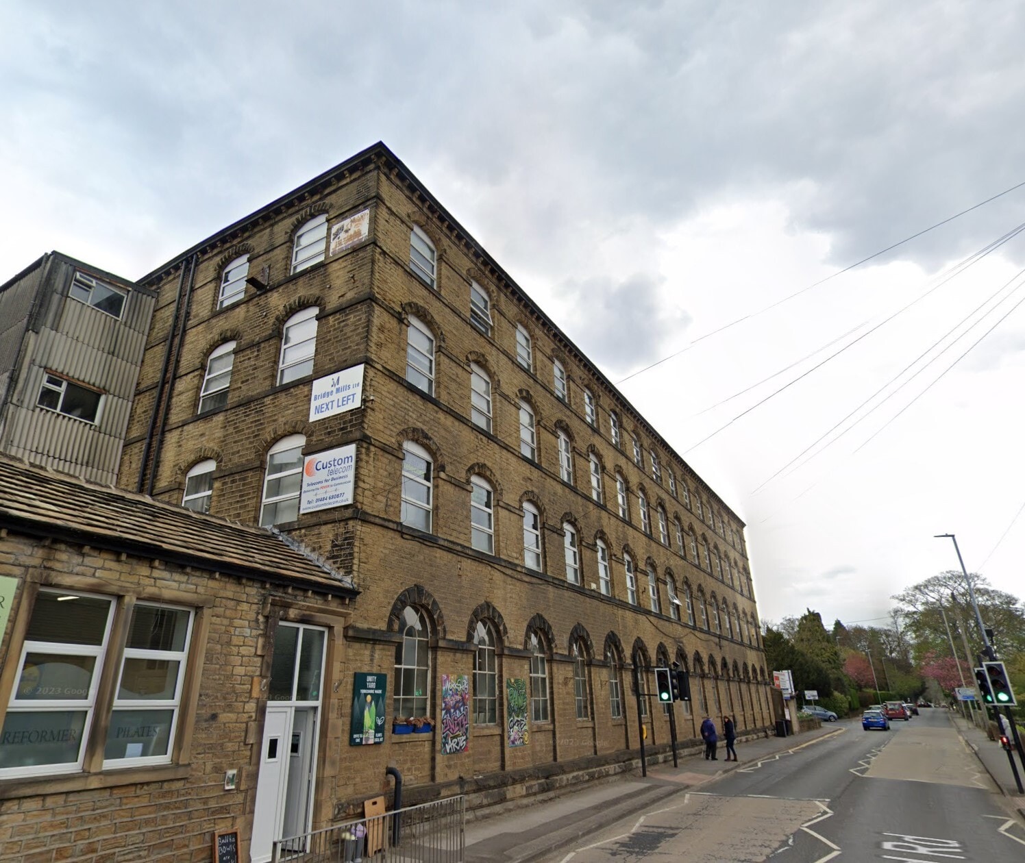 Huddersfield Rd, Holmfirth to rent Primary Photo- Image 1 of 2