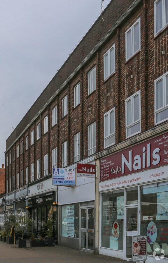 41 Corbets Tey Rd, Upminster RM14 2AJ UK