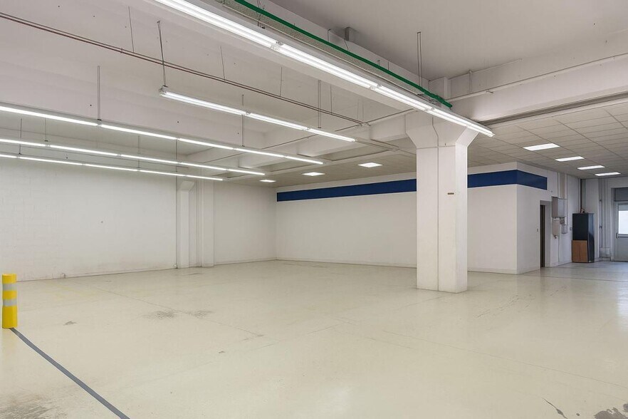 Industrial in Marseille to rent - Interior Photo - Image 3 of 6