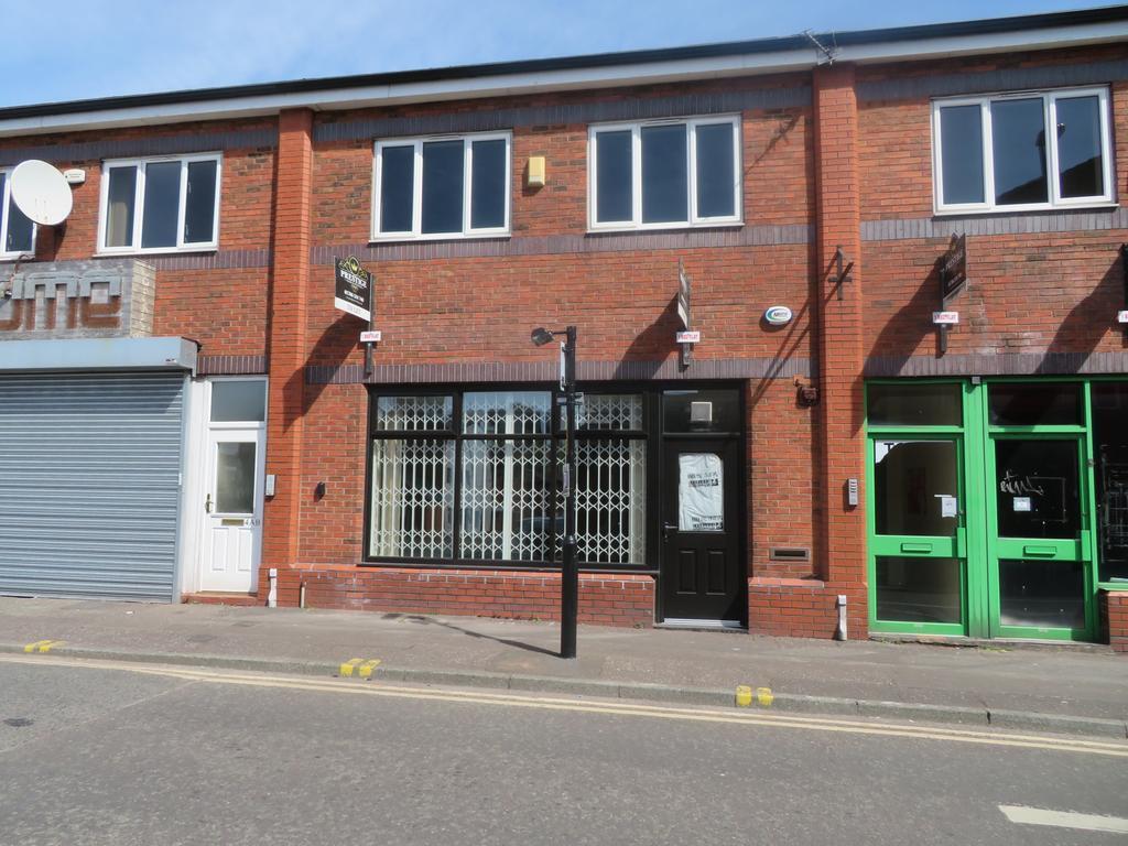 3 Union St, Rochdale to rent Building Photo- Image 1 of 7