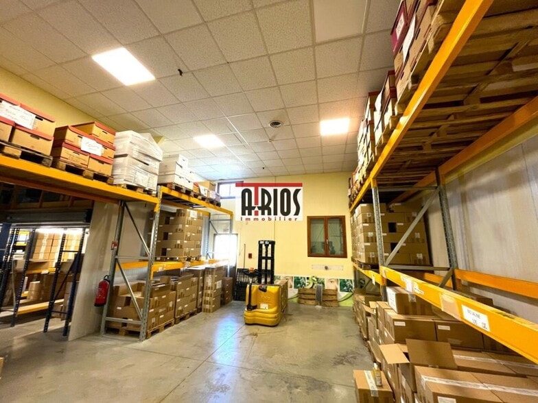 Industrial in La Crau for sale - Interior Photo - Image 2 of 9