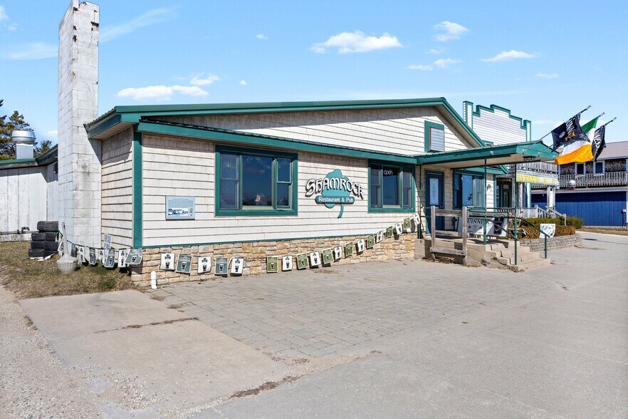 Beaver Island Bar and Restaurant portfolio of 2 properties for sale on LoopNet.co.uk - Building Photo - Image 1 of 129