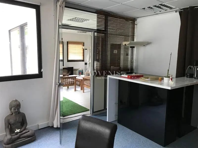 Location Bureaux 425 m² - Photo 1