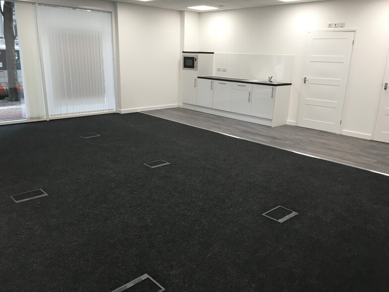 Rope St, London to rent - Building Photo - Image 3 of 12