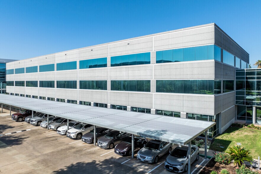 10300 Town Park Dr, Houston, TX to rent - Primary Photo - Image 1 of 5