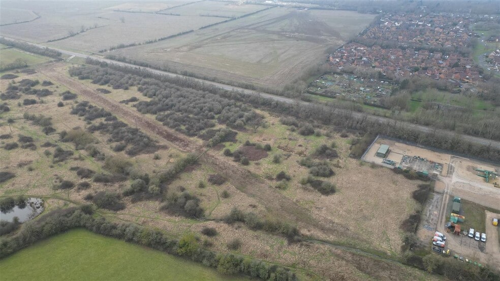 124 Bletchley Rd, Newton Longville to rent - Building Photo - Image 3 of 3