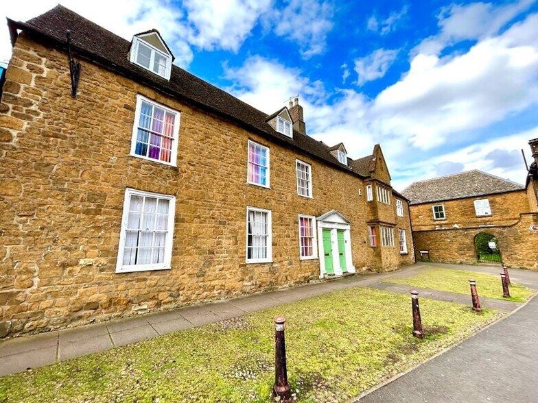 21 Horsefair, Banbury for sale - Building Photo - Image 1 of 33