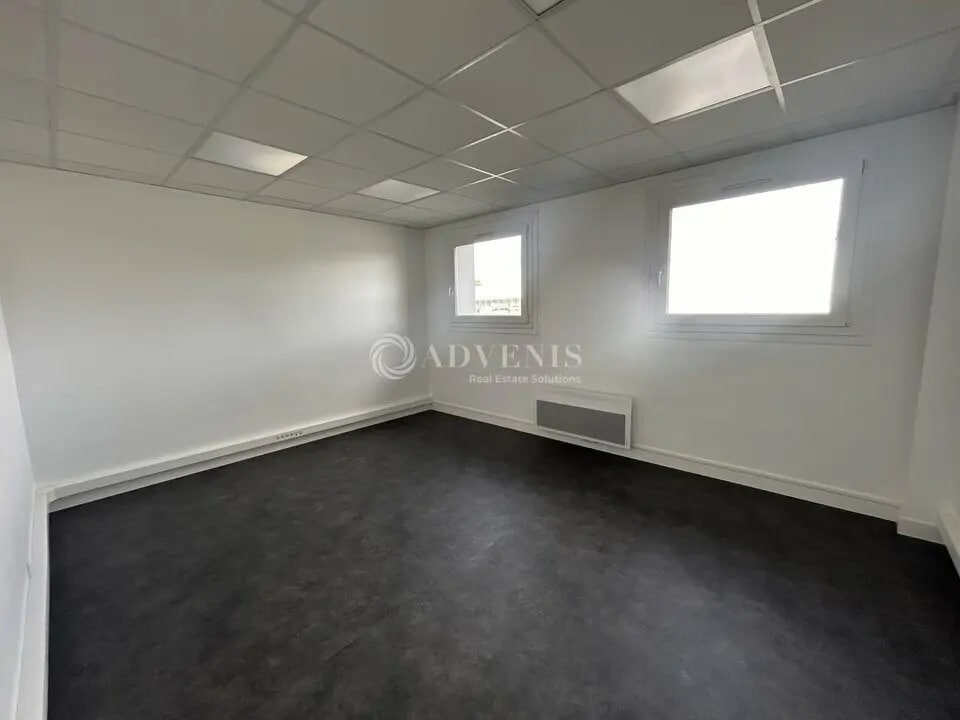 Location Bureaux 122 m² - Photo 1