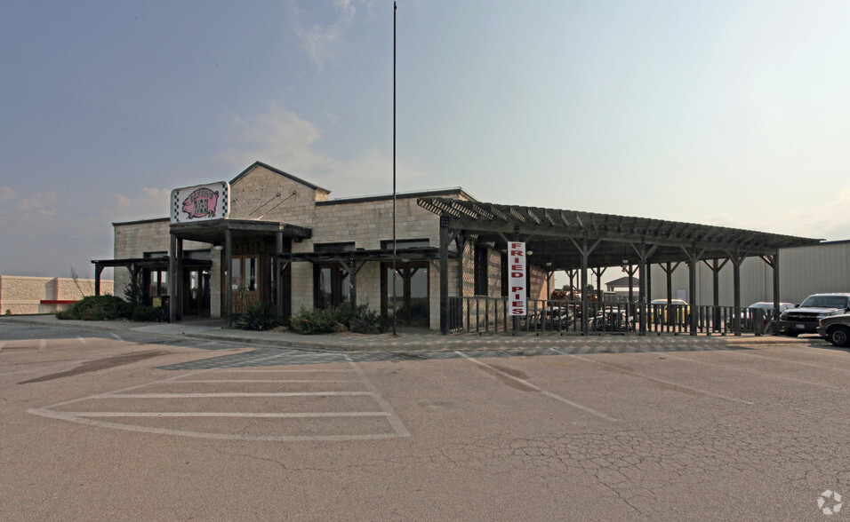 1921 S Main St, Weatherford, TX for sale - Primary Photo - Image 1 of 1